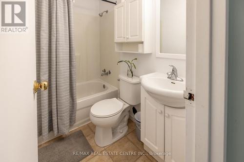 102 - 53 Conroy Crescent, Guelph, ON - Indoor Photo Showing Bathroom