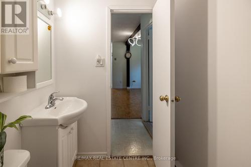 102 - 53 Conroy Crescent, Guelph, ON - Indoor Photo Showing Bathroom
