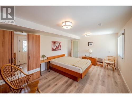 13815 Gillespie Place, Summerland, BC - Indoor Photo Showing Bedroom