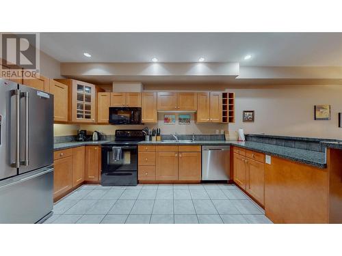 5401 Lakeshore Drive Unit# 113, Osoyoos, BC - Indoor Photo Showing Kitchen With Double Sink