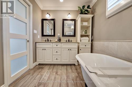 448 White Drive, Milton (Timberlea), ON - Indoor Photo Showing Bathroom