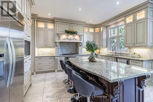 729 Queensway W, Mississauga, ON - Indoor Photo Showing Kitchen With Upgraded Kitchen