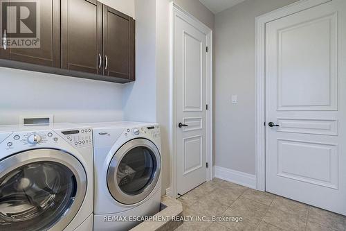 729 Queensway W, Mississauga, ON - Indoor Photo Showing Laundry Room