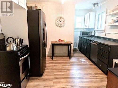 31 Mary Street W, Huntsville, ON - Indoor Photo Showing Kitchen