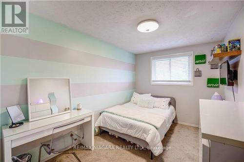 7715 Ronnie Crescent, Niagara Falls, ON - Indoor Photo Showing Bedroom
