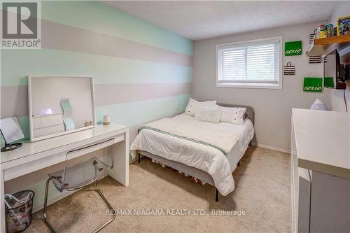 7715 Ronnie Crescent, Niagara Falls, ON - Indoor Photo Showing Bedroom