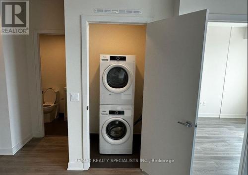 1016 - 212 King William Street, Hamilton, ON - Indoor Photo Showing Laundry Room