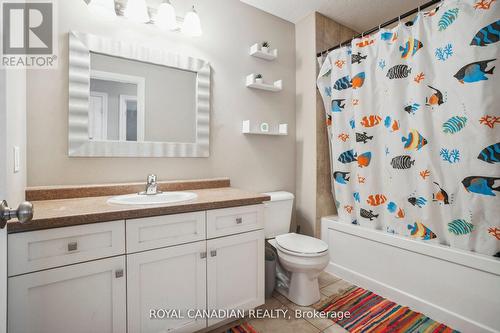 14 Moffatt Avenue, Ingersoll, ON - Indoor Photo Showing Bathroom