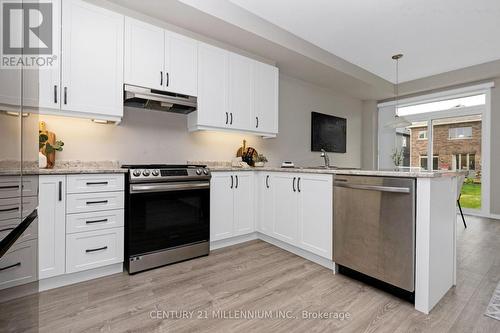 18 Albany Street, Collingwood, ON - Indoor Photo Showing Kitchen With Upgraded Kitchen