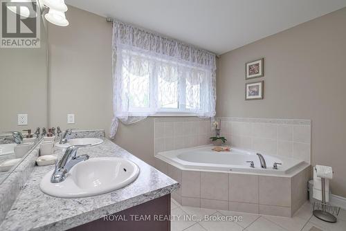 19 Richmond Park Drive, Georgina, ON - Indoor Photo Showing Bathroom