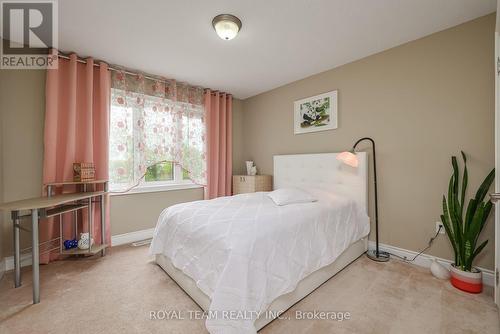 19 Richmond Park Drive, Georgina, ON - Indoor Photo Showing Bedroom