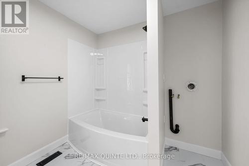 75 Octavia Street, Belleville, ON - Indoor Photo Showing Bathroom