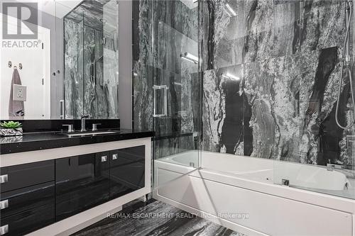 3188 Lakeshore Road, Burlington (Roseland), ON - Indoor Photo Showing Bathroom