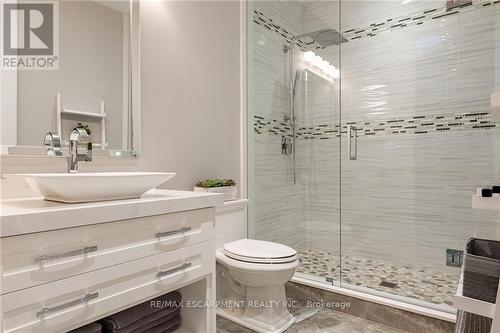 3188 Lakeshore Road, Burlington (Roseland), ON - Indoor Photo Showing Bathroom