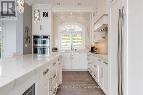 3188 Lakeshore Road, Burlington, ON - Indoor Photo Showing Kitchen With Upgraded Kitchen