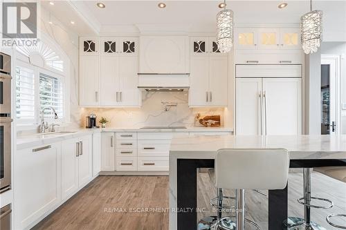 3188 Lakeshore Road, Burlington, ON - Indoor Photo Showing Kitchen With Upgraded Kitchen