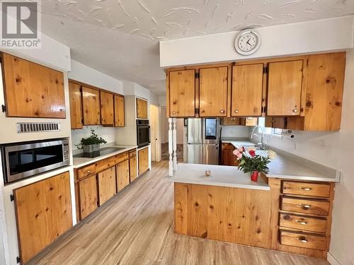3765 S 97 Highway, Quesnel, BC - Indoor Photo Showing Kitchen