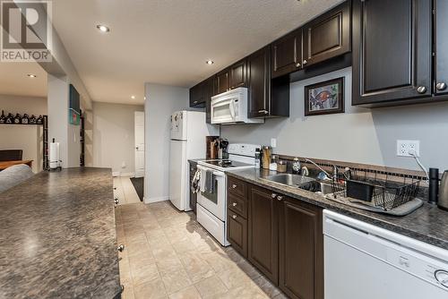 1645 Harper Drive, Prince George, BC - Indoor Photo Showing Kitchen