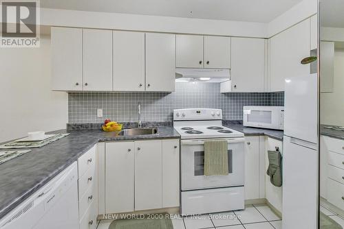 151 - 415 Jarvis Street, Toronto, ON - Indoor Photo Showing Kitchen