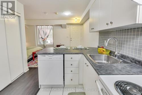 151 - 415 Jarvis Street, Toronto, ON - Indoor Photo Showing Kitchen