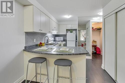 151 - 415 Jarvis Street, Toronto (Cabbagetown-South St. James Town), ON - Indoor Photo Showing Kitchen