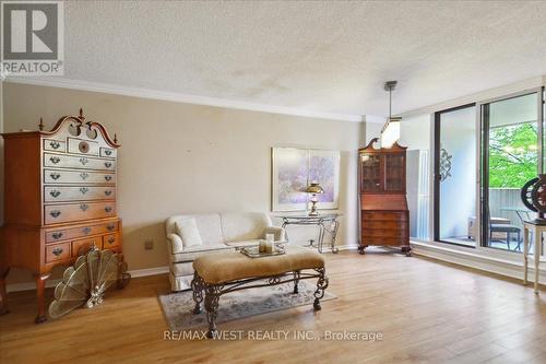 502 - 25 Maitland Street, Toronto, ON - Indoor Photo Showing Living Room