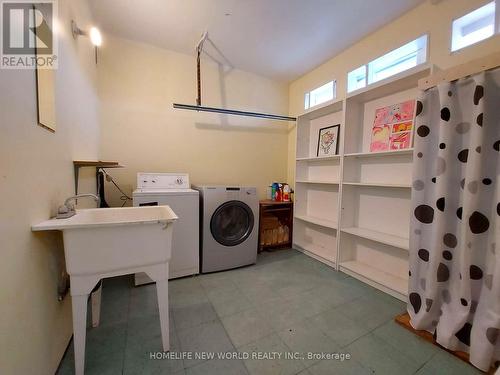 123 Sadlee Cove Crescent, Toronto, ON - Indoor Photo Showing Laundry Room