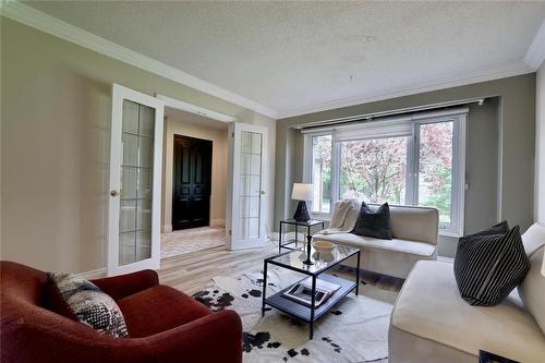 448 White Drive, Milton, ON - Indoor Photo Showing Living Room