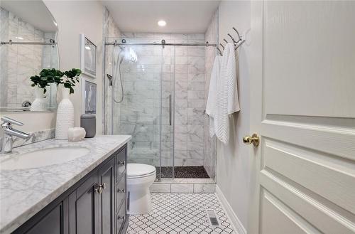 448 White Drive, Milton, ON - Indoor Photo Showing Bathroom