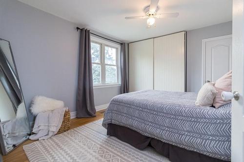 59 West 32Nd Street, Hamilton, ON - Indoor Photo Showing Bedroom
