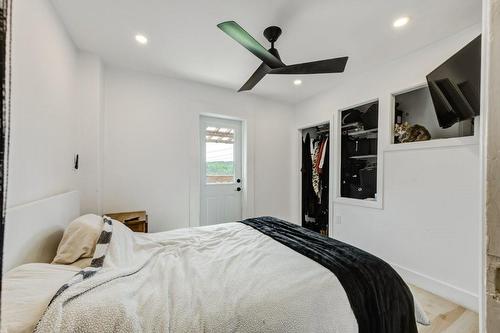 233 1/2 Pelham Road, St. Catharines, ON - Indoor Photo Showing Bedroom