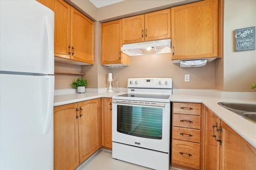 2300 Brays Lane|Unit #73, Oakville, ON - Indoor Photo Showing Kitchen With Double Sink