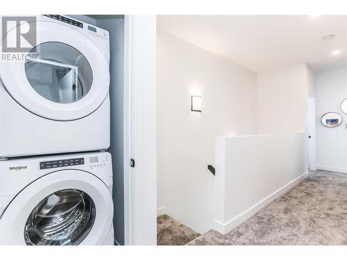 610 Academy Way Unit# 32, Kelowna, BC - Indoor Photo Showing Laundry Room