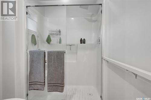 105 3121 Green Bank Road, Regina, SK - Indoor Photo Showing Bathroom