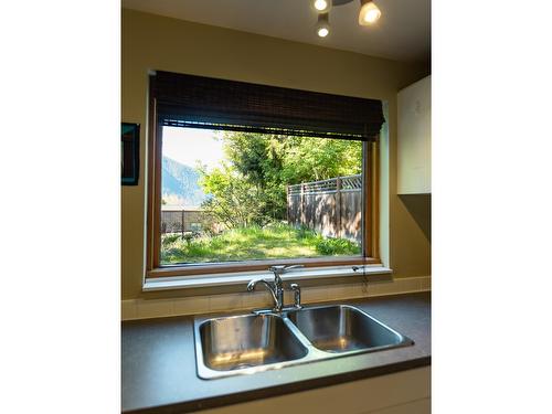 1109 Selby Street, Nelson, BC - Indoor Photo Showing Kitchen With Double Sink
