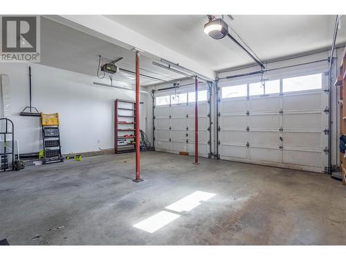 1720 Simpson Court, Kelowna, BC - Indoor Photo Showing Garage