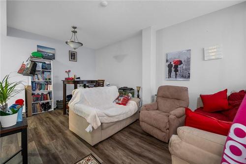 6350 Dorchester Street|Unit #113, Niagara Falls, ON - Indoor Photo Showing Living Room