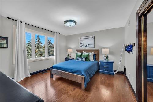200 Green Mountain Road E, Stoney Creek, ON - Indoor Photo Showing Bedroom