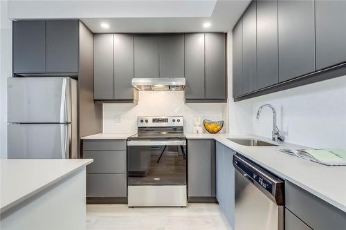 3200 William Coltson Avenue|Unit #728, Oakville, ON - Indoor Photo Showing Kitchen With Upgraded Kitchen