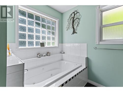 10812 Giants Head Road, Summerland, BC - Indoor Photo Showing Bathroom