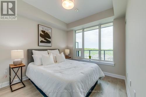 728 - 3200 William Coltson Avenue, Oakville, ON - Indoor Photo Showing Bedroom