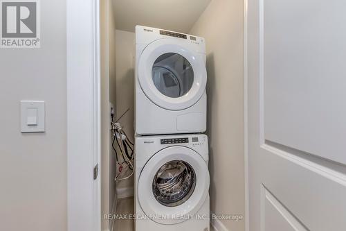 728 - 3200 William Coltson Avenue, Oakville, ON - Indoor Photo Showing Laundry Room
