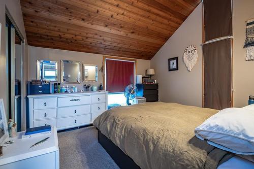 194 Trevor Street, Nelson, BC - Indoor Photo Showing Bedroom