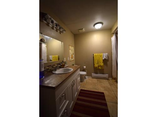 194 Trevor Street, Nelson, BC - Indoor Photo Showing Bathroom