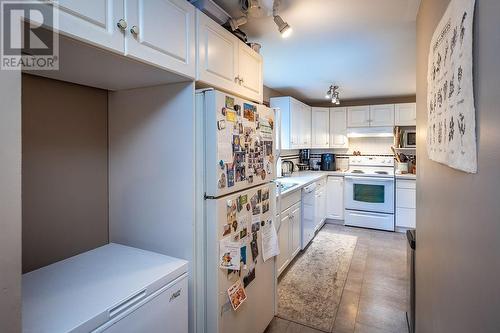 194 Trevor  Street, Nelson, BC - Indoor Photo Showing Kitchen