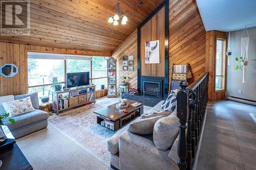 194 Trevor  Street, Nelson, BC - Indoor Photo Showing Living Room With Fireplace