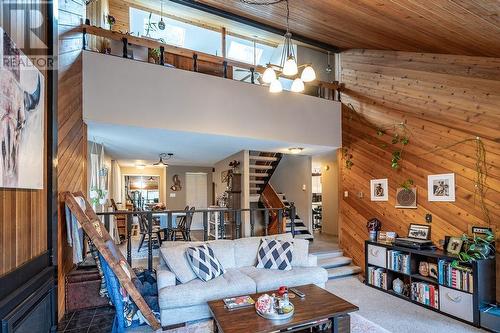 194 Trevor  Street, Nelson, BC - Indoor Photo Showing Living Room