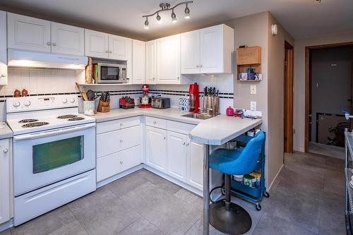 194 Trevor Street, Nelson, BC - Indoor Photo Showing Kitchen