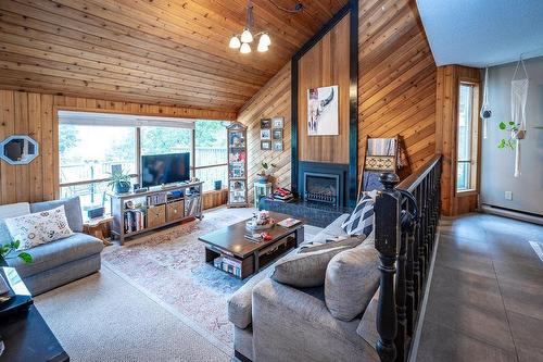 194 Trevor Street, Nelson, BC - Indoor Photo Showing Living Room With Fireplace