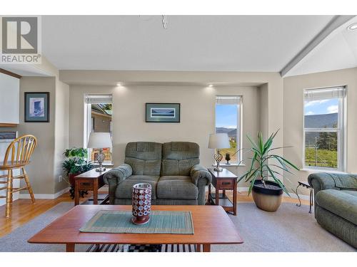 285 Kault Hill Road, Salmon Arm, BC - Indoor Photo Showing Living Room